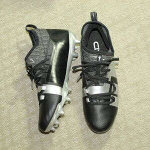 NWOT Under Armour 6Y Black Silver Sock Opening Soccer Cleats 4201802144